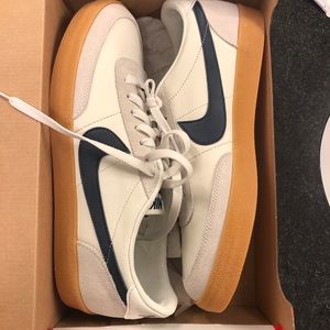 Men’s Nike sneakers size 11 / brand new never worn